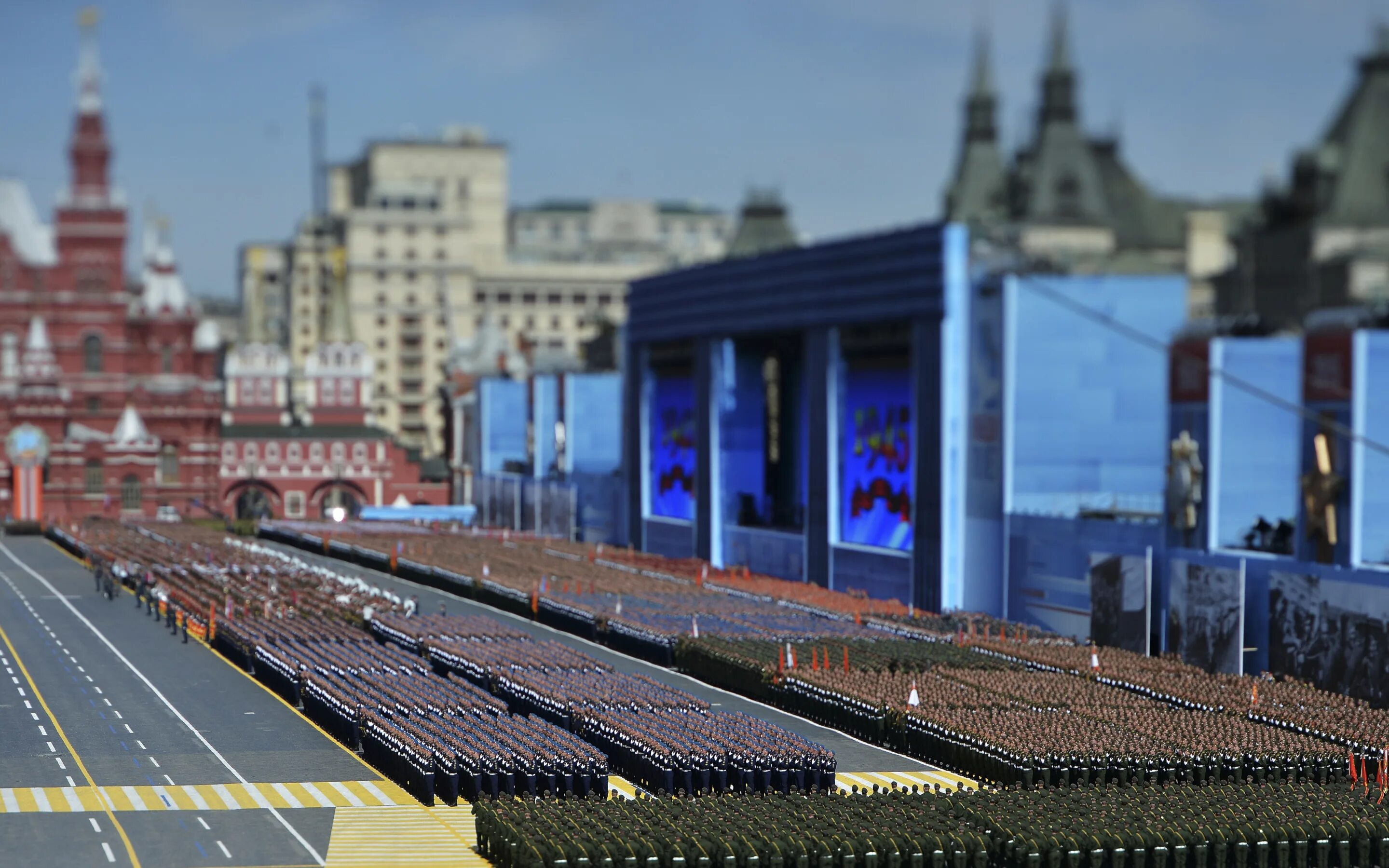 Побед победы на красной площади. Народ на красной площади. Красная площадь май 2015. Красная площадь май 2015. Салют на день победы парад красная площадь.