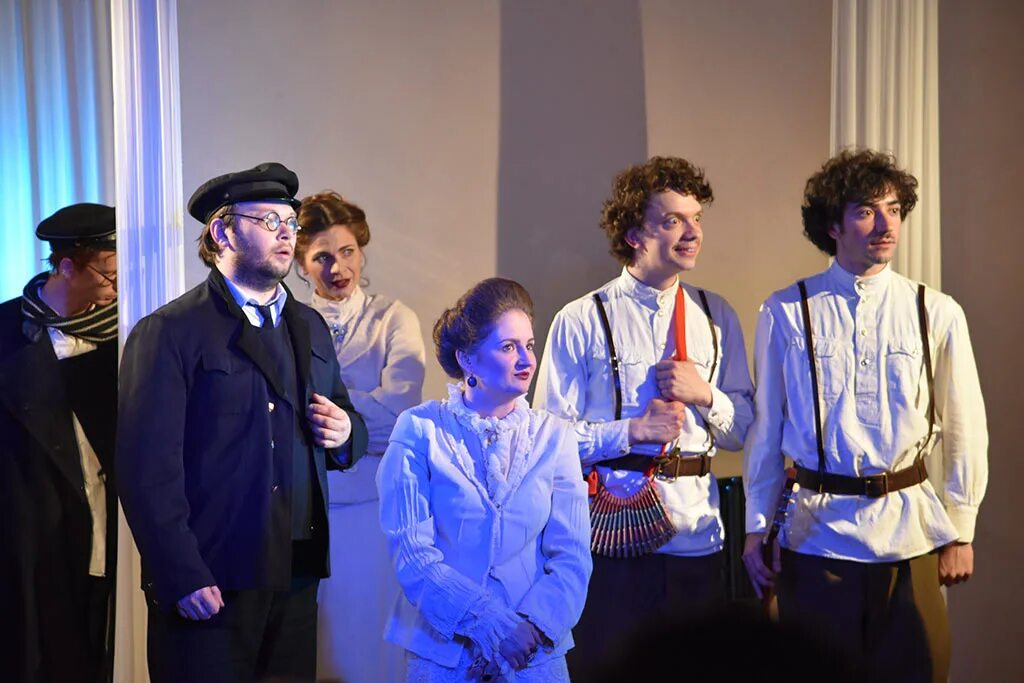 вишневый сад персонаж 8. главные герои пьесы вишневый сад. вишневый сад чехов спектакль.