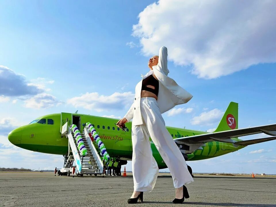 курган аэропорт рейс санкт петербург фото. посадка самолета. спб курган самолет. в курганском аэропорту приземлился первый в 2022 году рейс из сургута. самолеты россии.