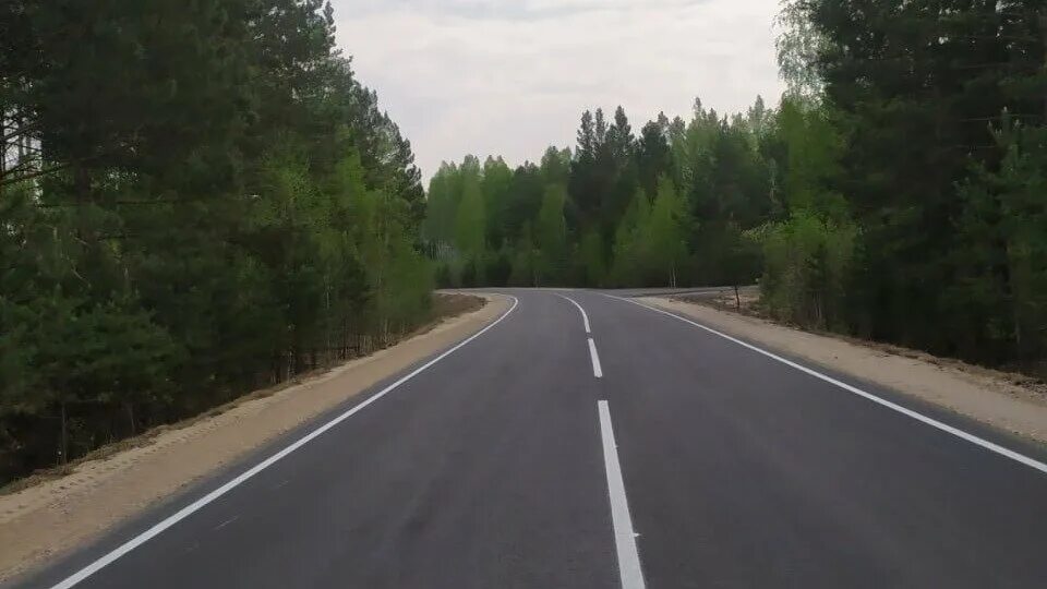 Зимний асфальт. Дорога омск тобольск. Тюменская дорога. Трасса 4 полосы. Тюмень 2023.