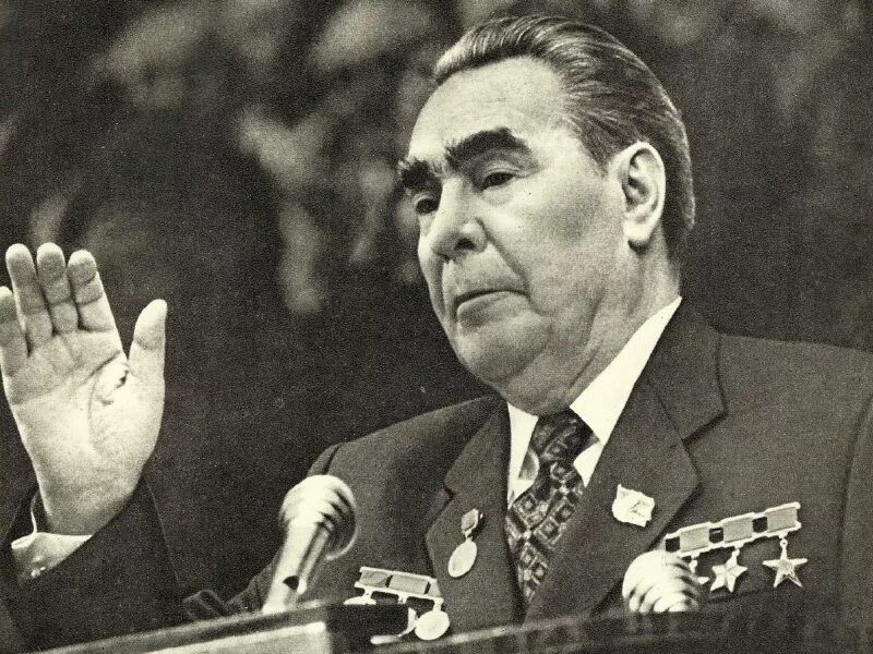 генеральный секретарь цк кпсс, леонид ильич брежнев. брежнев поздравляет. и брежнев. конституция 1977 брежнев. пленуме цк кпсс 14.