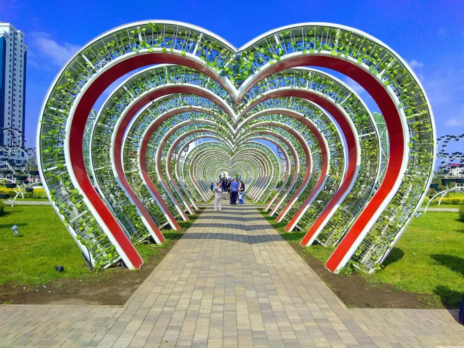 Ташкала парк в грозном 2022. Парк цветник в грозном. Цветочный парк грозный 2023. Достопримечательности чечни цветочный парк. Парки в грозном.