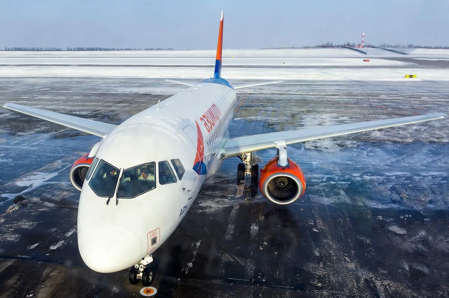 Самолет выполняющий рейс. Суперджет 100 азимут. сухой суперджет 100 авиакомпания азимут. самолет суперджет азимут. азимут авиакомпания самолеты суперджет.