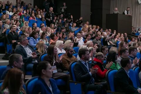 4000 человек