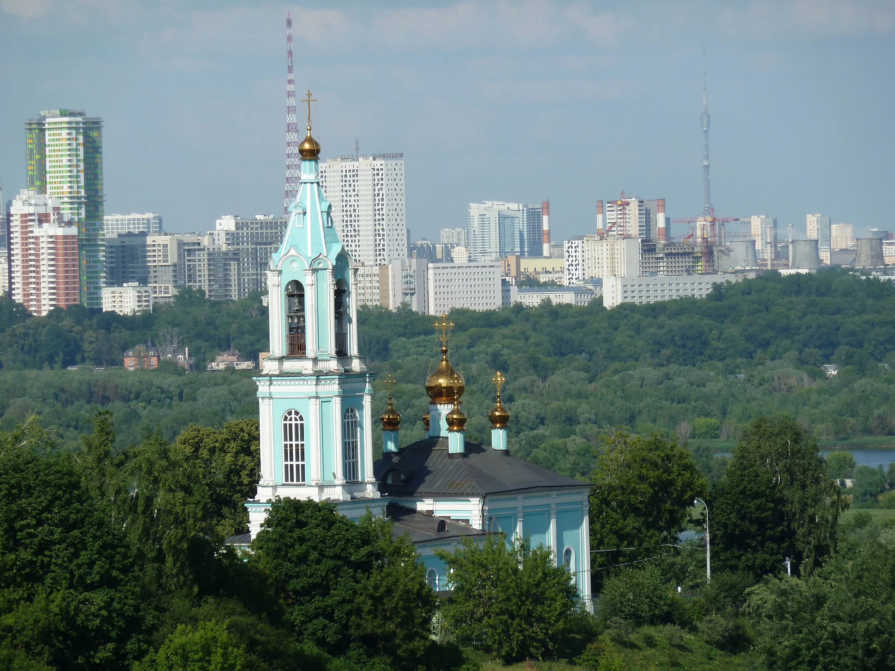 Церковь на холмах. Храм Пресвятой Богородицы в Крылатском. Храм на холмах в Крылатском. Храм Крылатское Рождества Богородицы. Церковь Рождества Пресвятой Богородицы в Крылатском, Москва.