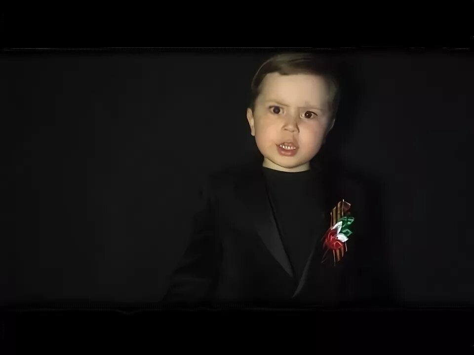 дети поют. священная война арслан сибгатуллин 4. священная война поёт 4-летний мальчик. мальчик 4 года поёт вставай страна огромная. маленький мальчик красиво поет.