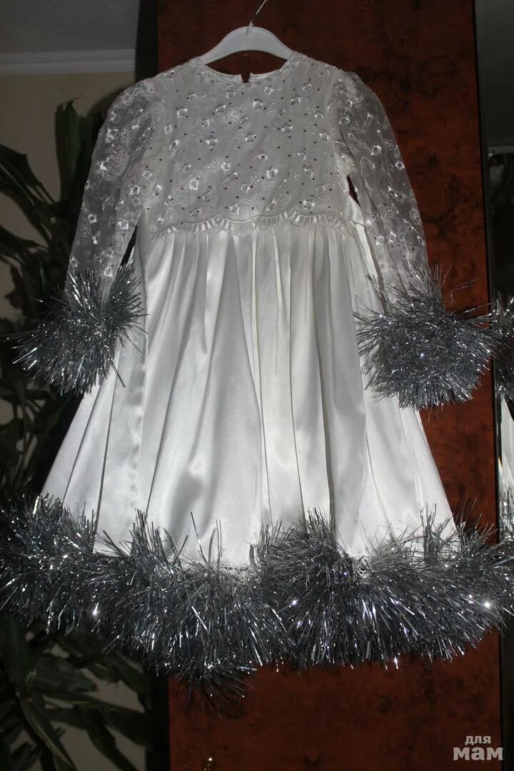 как обшить платье мишурой на новый год. обшить платье мишурой. как обшить платье мишурой на новый год. платья обшитое сюшурой децкое. украсить платье мишурой на новый год.