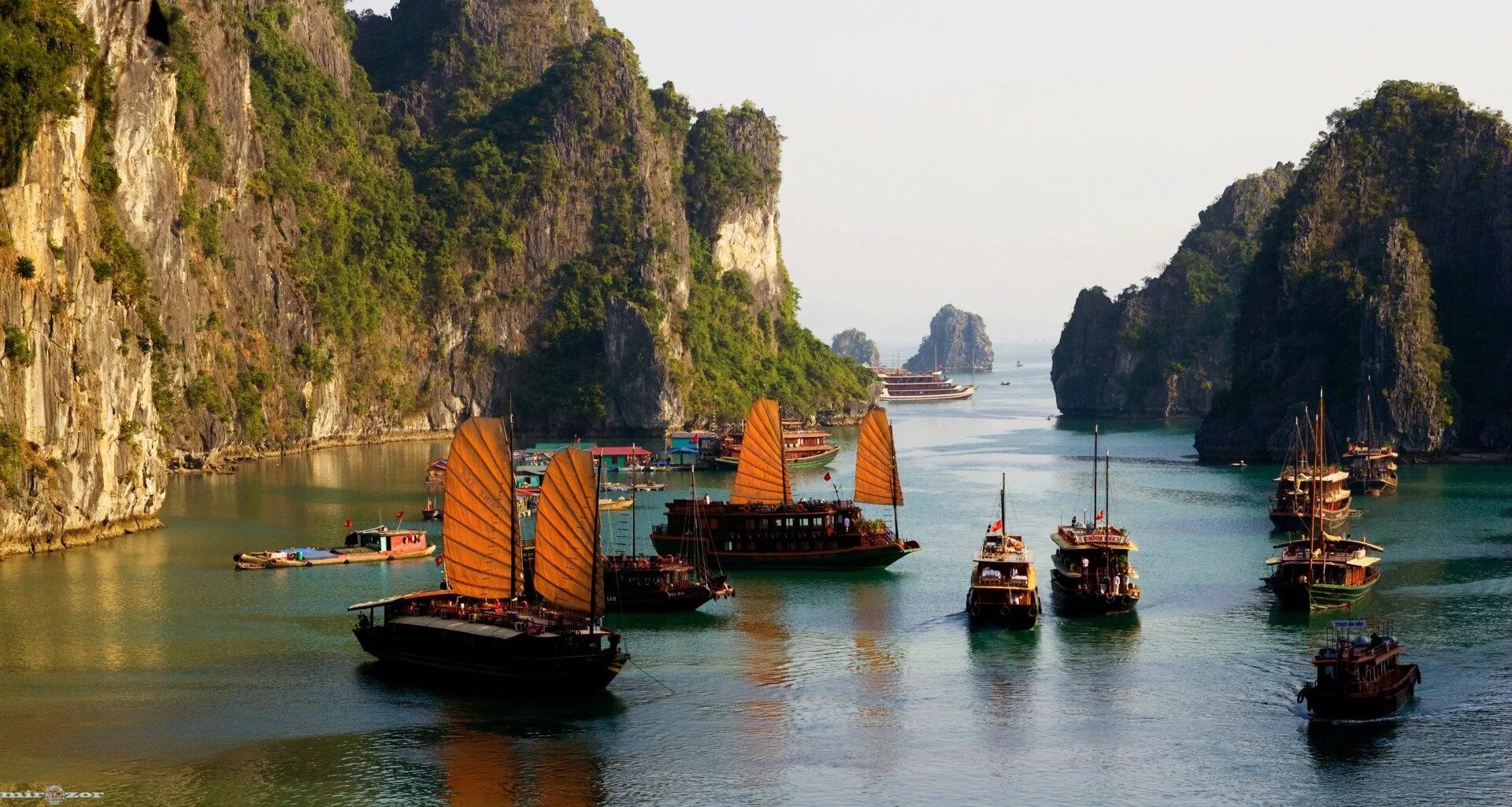 Индокитай это. Таиланд и вьетнам. Вьетнам на полуострове индокитай. Вьетнам бухта халонг панорама. Полуостров индокитай.