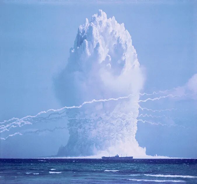 Подводный атомный взрыв 1958. Подводный взрыв. Подводный атомный взрыв. Атомный взрыв в океане. Водородные волны