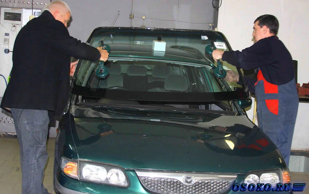 Вклеивание стекла на авто. Планета ремонт стекол новокузнецк авто. Автосервис. Стекла автомобиля. Монтаж лобового стекла.