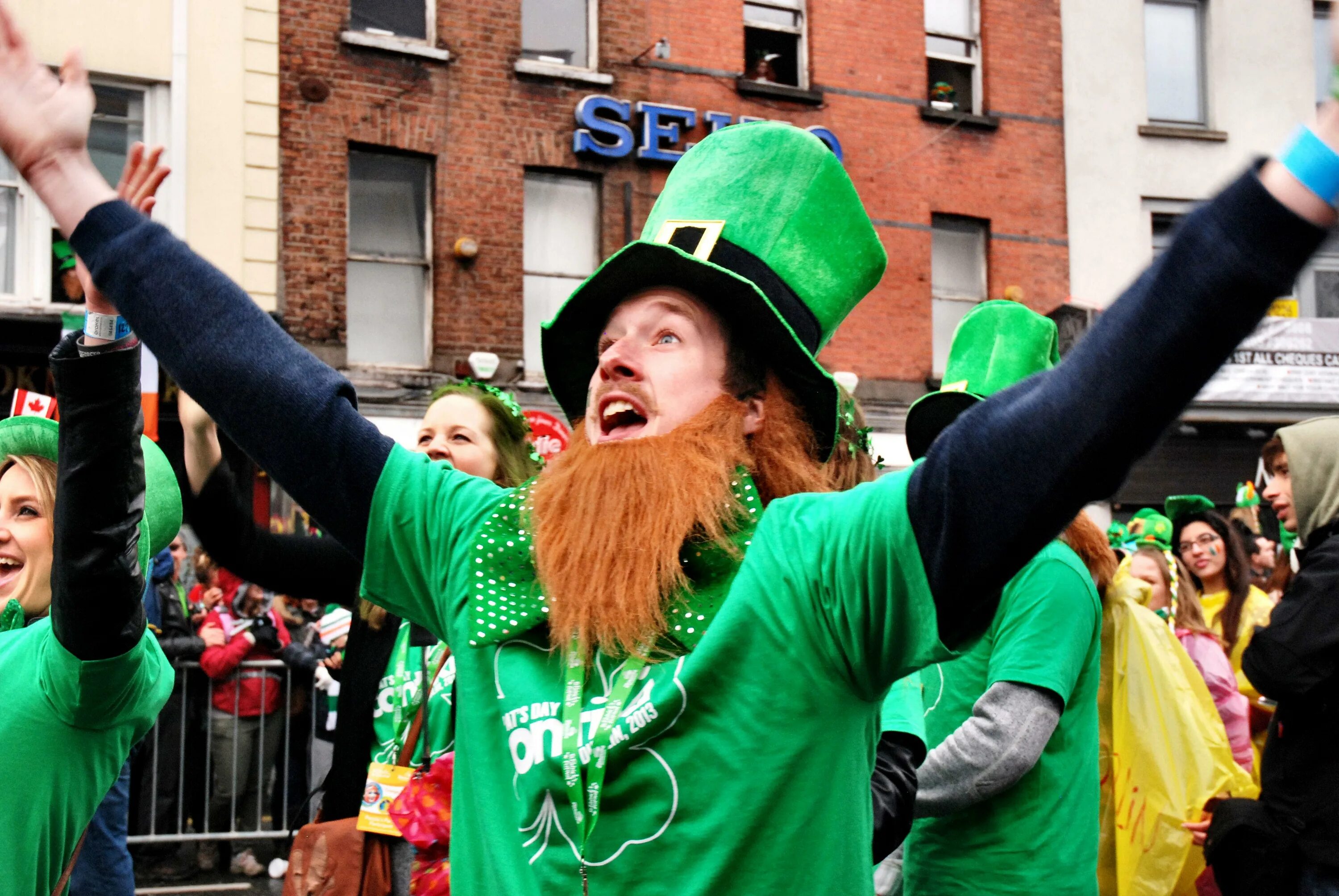 День Святого Патрика -St. Patrick's Day.. Святой Патрик ирландский праздник. Северная Ирландия Святой Патрик. Ирландцы в день Святого Патрика. Irish traditions