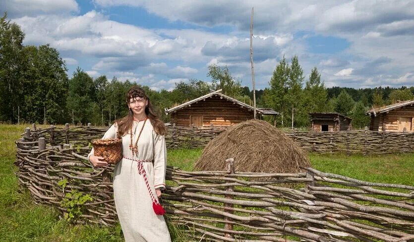Russian village girls. Чулки деревня. Ударник бутурлиновский район. Дауншифтер девушка. Чулки деревня домашние.