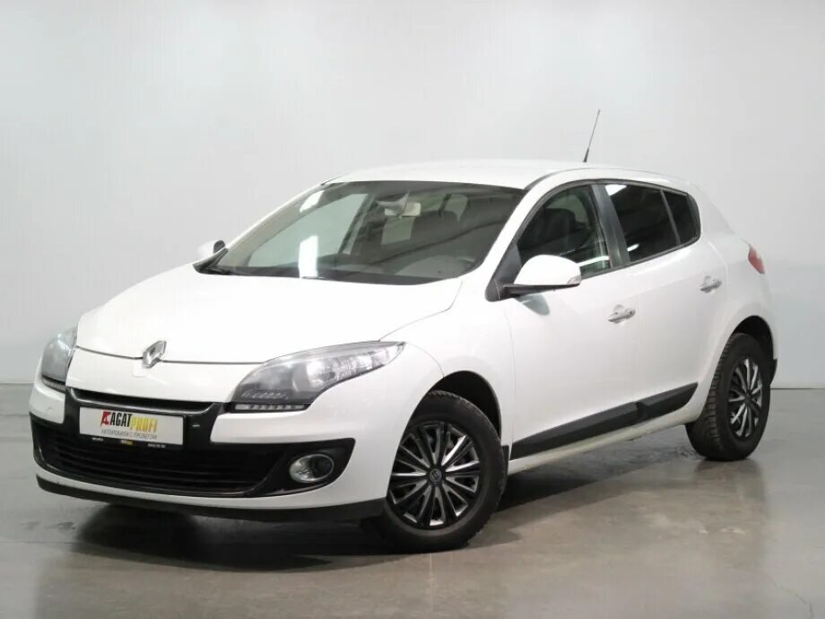 Меган 3. Рено Меган 3 Рестайлинг 2013. Renault Megane 3 2013. Рено Меган 3 2013 года. Рено Меган 2013 Рестайлинг.