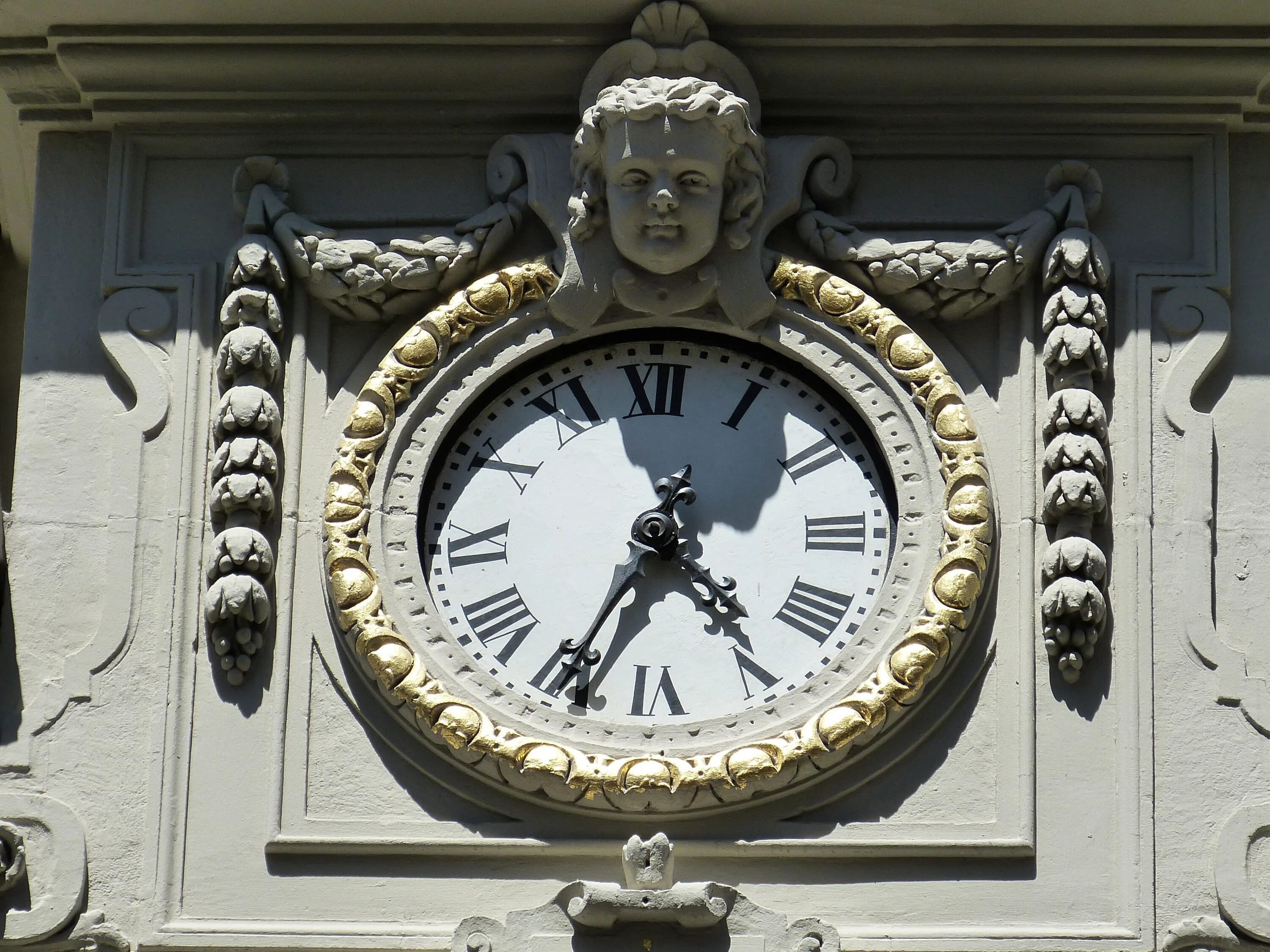 Часов время в турция. Часы архитектурные. Часы в Стамбуле. Старинные часы архитектура. Часовые архитектуры.