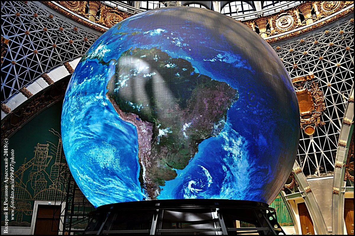 Надувной шар глобус. Названия древних платформ. Карта тектонических структур мира. Земля из космоса. Инсталляция земной шар.
