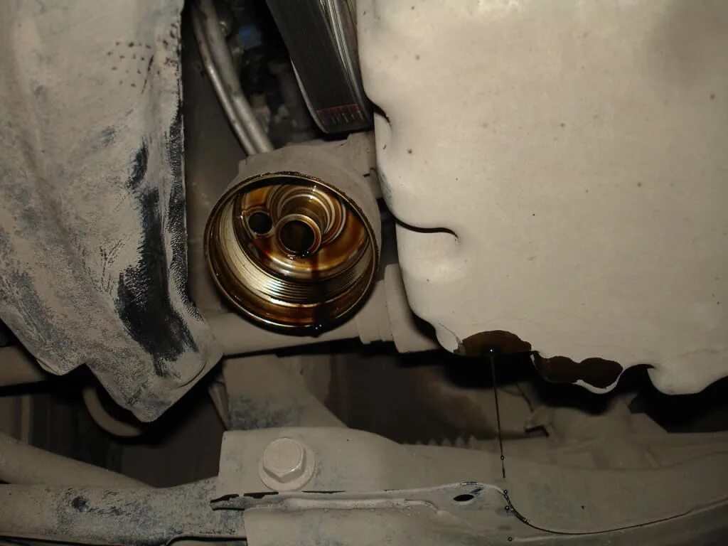 Масляный фильтр рав4 4 поколения. Масляный фильтр тойота рав 4 2010. Фильтр масляный в рав 4 2,2 дизель. Масляный фильтр на тойоту рав 4 2006 года. Масляный фильтр рав 4 замена.