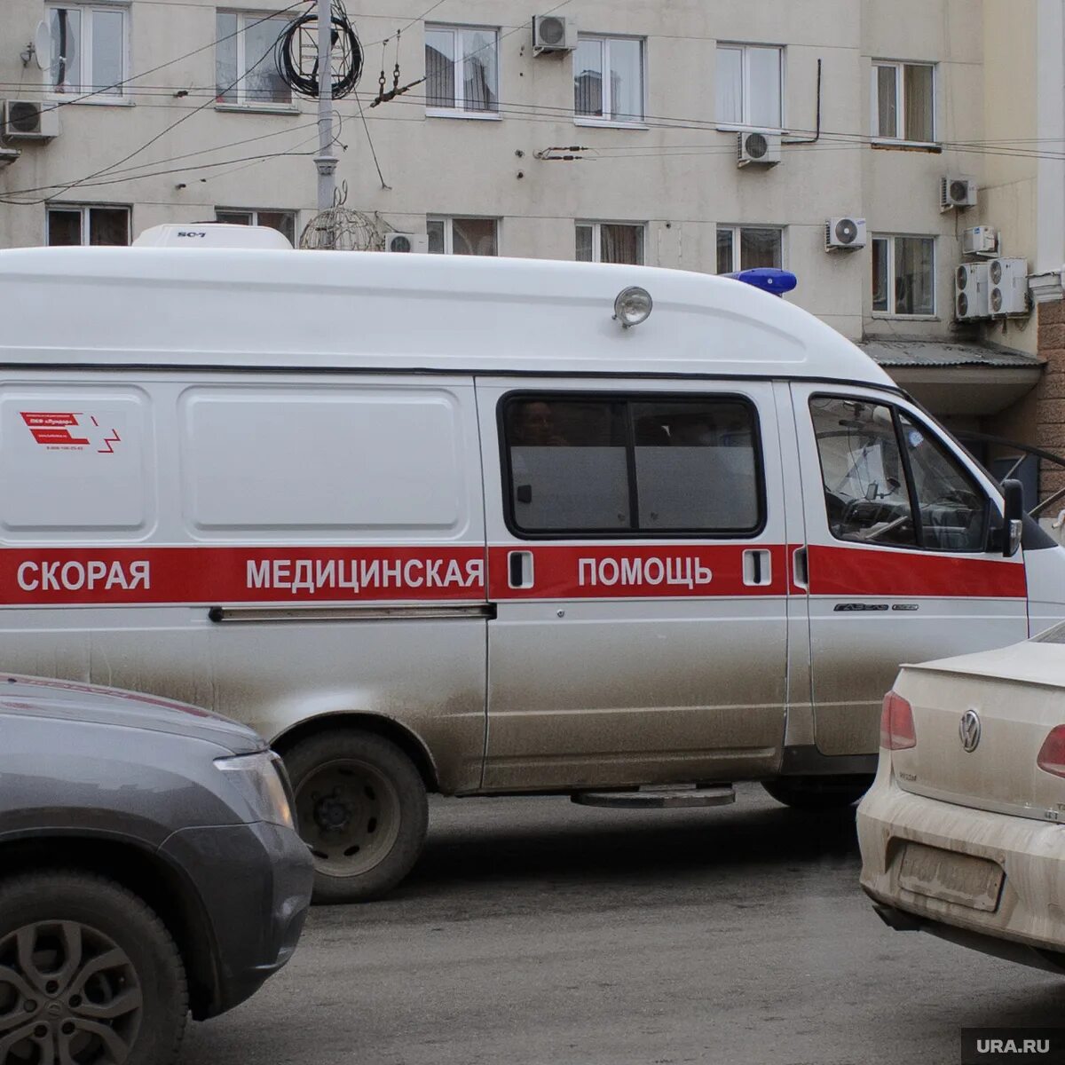 Открытка с днём рождения водителю скорой помощи. Оказание скорой помощи. Газель скорой помощи. Скорая. Ждите скорую помощь.