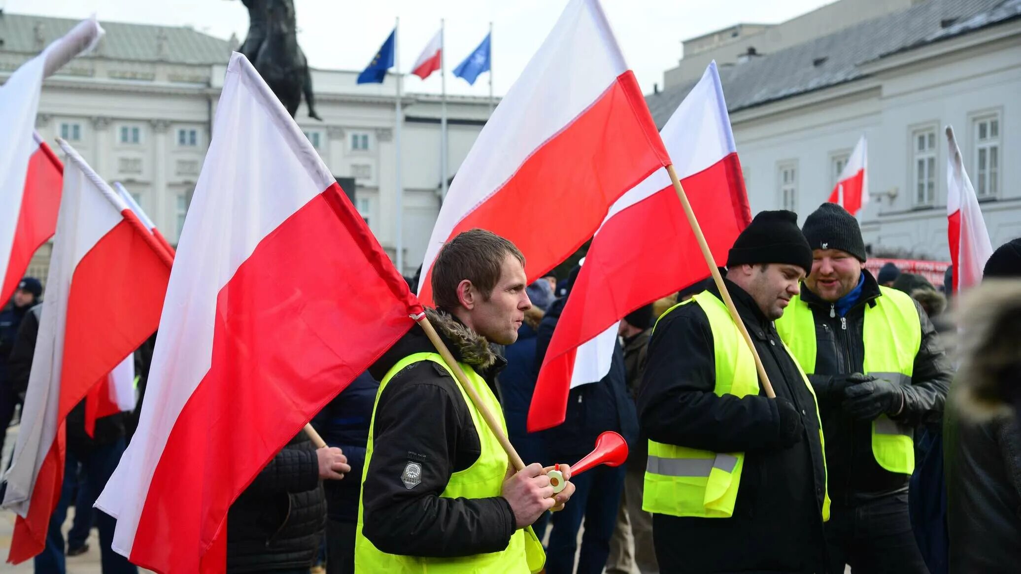 Поляки против россии. Протесты. Польша против России. Протесты в России сейчас. Поляки за Россию.