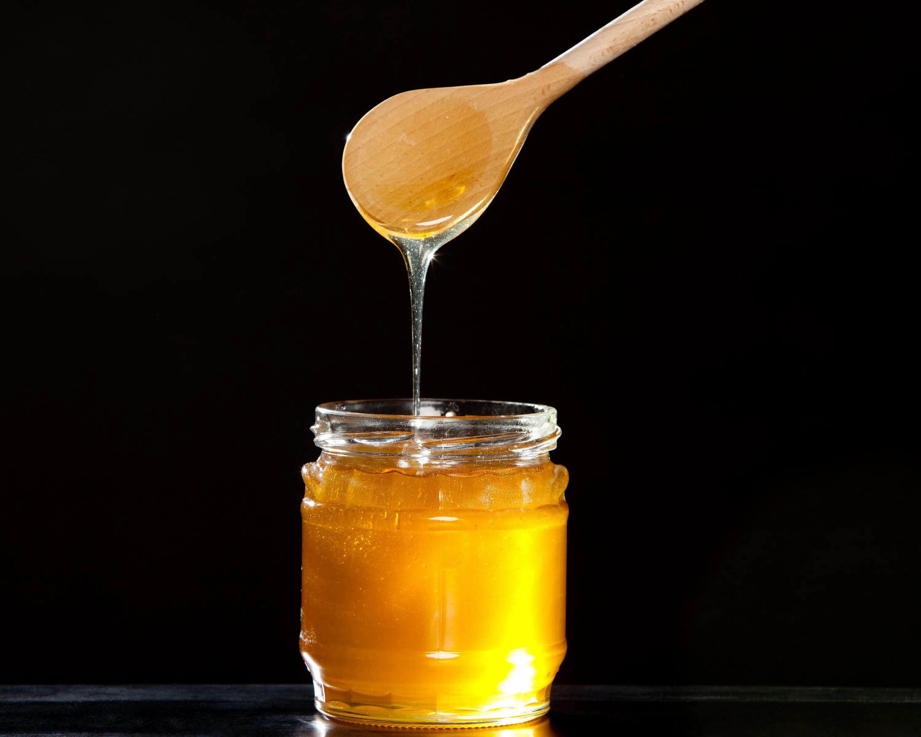 Honey com. Мёд. Ложка для меда. Мед льется. Мёд картинки красивые.