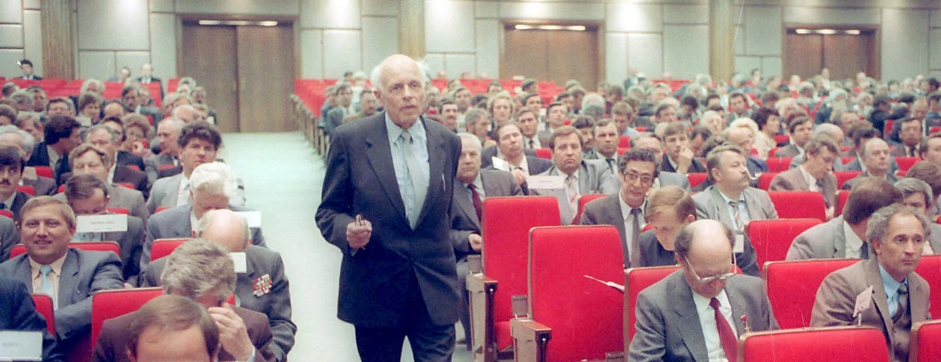 Первый съезд народных депутатов год. Сахаров на съезде народных депутатов 1989. Горбачев на съезде народных депутатов.