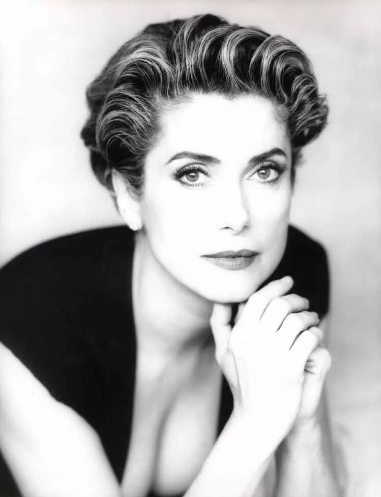 Знаменитые французские женщины. Софи марсо актрисы франции. Изабель аджани. Французская актриса софи марсо. Изабелла адриани.