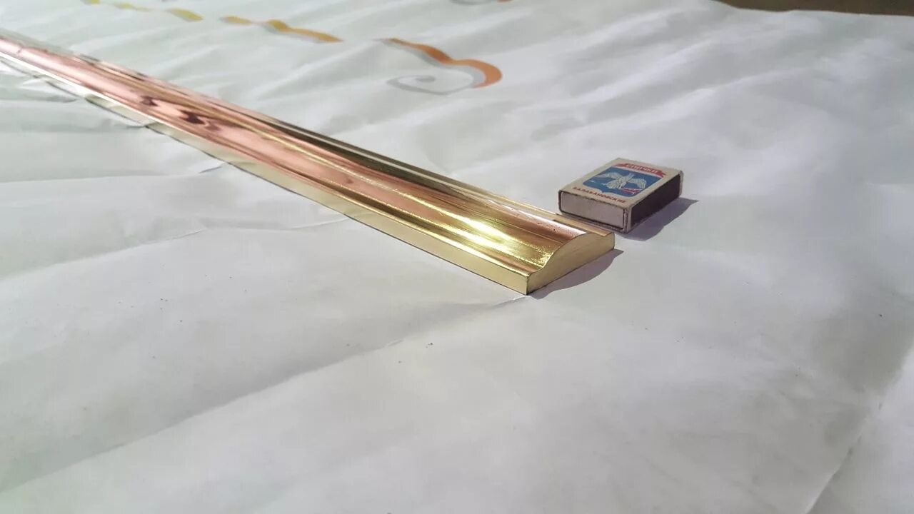 Латунь представляет собой. Поручень бронза 1500mm. латунный поручень. поручни латунь. профиль для перил латунь.