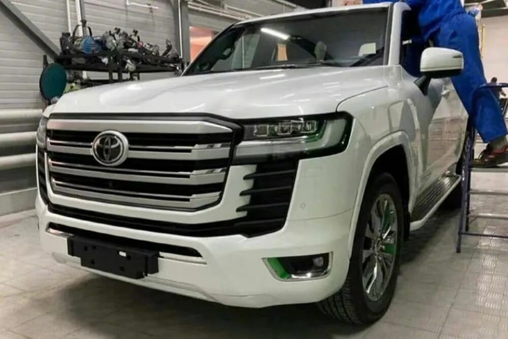 Land cruiser 300 gr sport. Тойота 300 видео. Toyota land cruiser 300 2017. New toyota land cruiser 300. Тойота 300 видео.