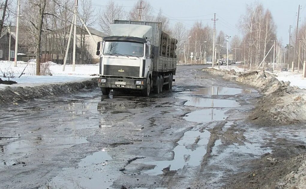 Минтранс закрытие дорог. Распутица на дорогах. Весенняя распутица дороги. Фура весной. Весенние ограничения для движения большегрузов по дорогам.