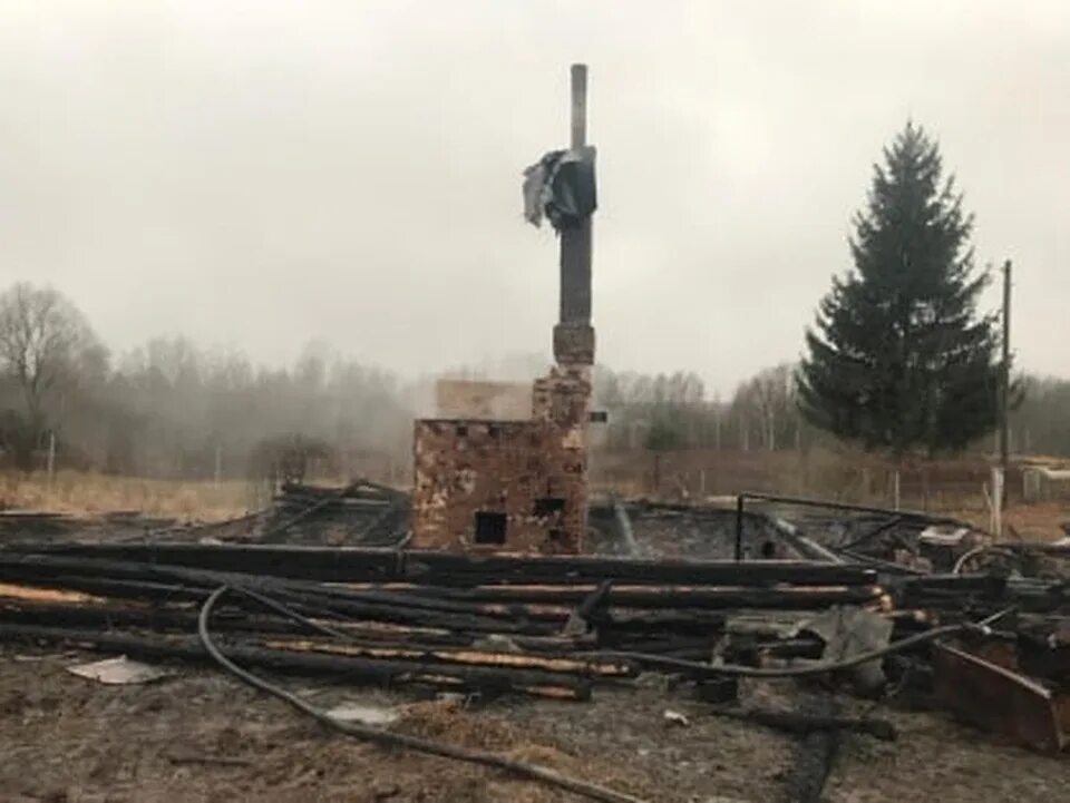 Дмитровск пожар. Пожар в Дмитровском районе Орловской. Дмитровск сгорел дом. Васильевка Дмитровский район Орловская область.