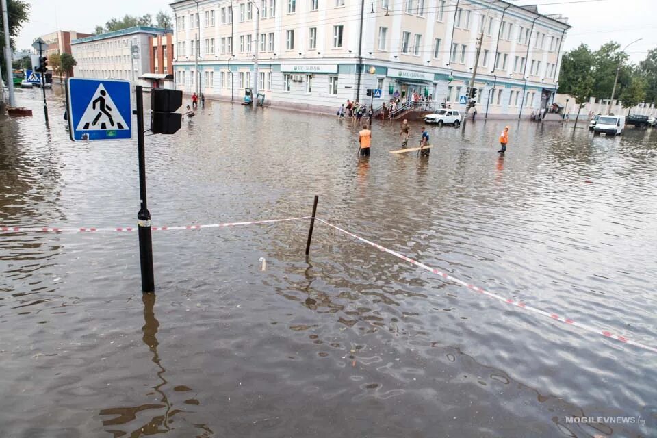 Ливень и град в Могилеве. Самые большие наводнея в Гродно фото. Наводнение в Гомеле сегодня последние новости. Наводнение в Бресте Козловичи сегодня. Погода в могилеве сегодня по часам