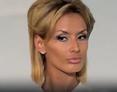 Үлкен қара адам үлкен аққұбаны сүйіп, оны қонақүйде бірден трахает етеді