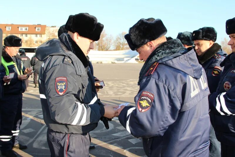 Переход с зимней формы на летнюю. Полиция Молдовы форма зимняя.