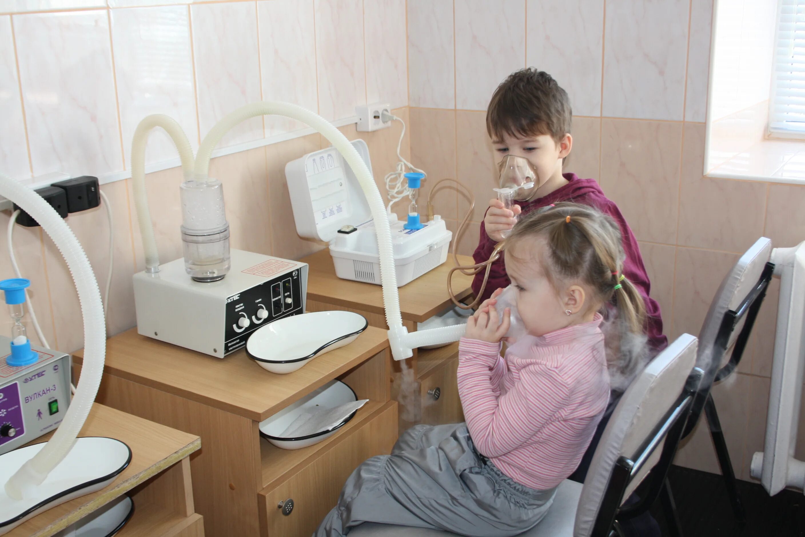 Физиотерапия электрофорез УВЧ. УВЧ физиотерапия ЛОР. Физиолечение для детей. Физиокабинет для детей.