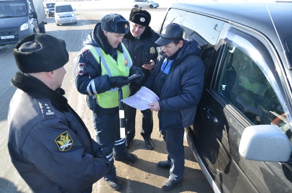 Рейд ГИБДД должник. Рейд ГИБДД И приставов. Приставы ГИБДД. Рейд судебных приставов.