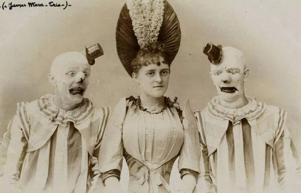 Самое жуткое фото в истории. Циркач 1900. Цирк прошлого века. Клоуны 19 век. Клоуны 1900.