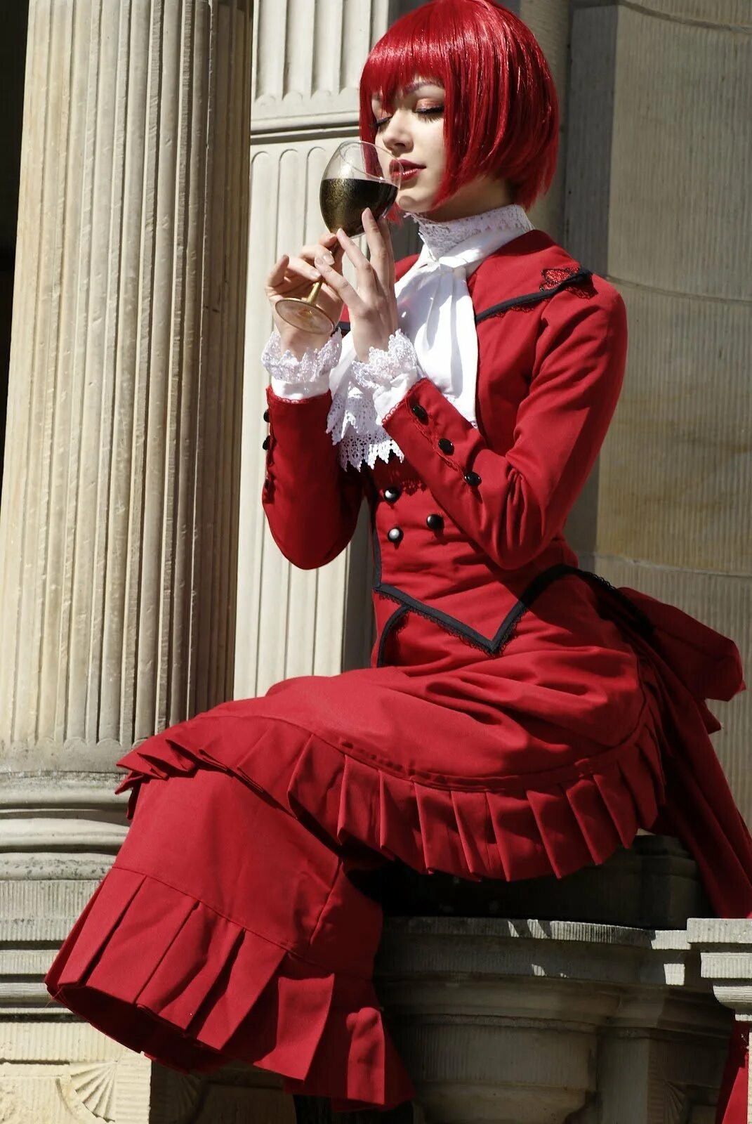 Red cosplay. Мадам ред темный дворецкий. Мадам ред Black Butler. Тёмный дворецкий мадам Рэд. Мадам ред из тёмного дворецкого.