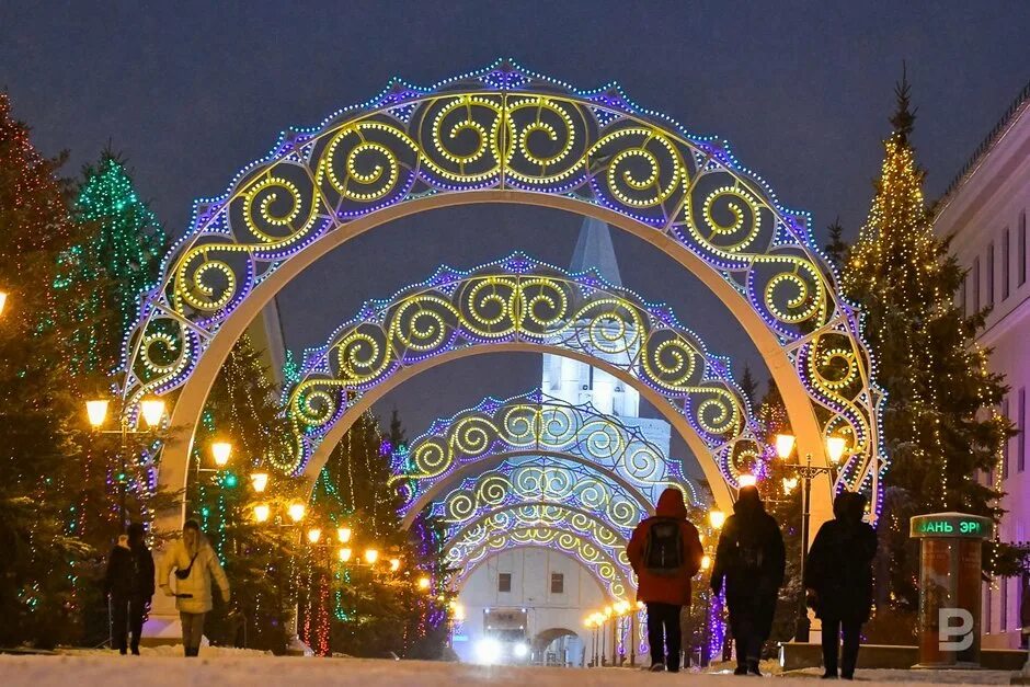 Казань на новогодние праздники 2025. Зимняя казань новый год. Казань кремль 2022 украсили. Новогодняя площадь казань. Новогодний казанский кремль.