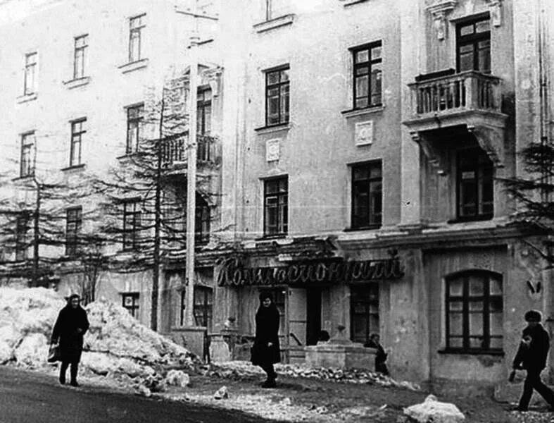 Горького 6 магадан. Магадан площадь горького. магадан площадь горького 6. горького 4 магадан. магадан горького 6 магазин цум.