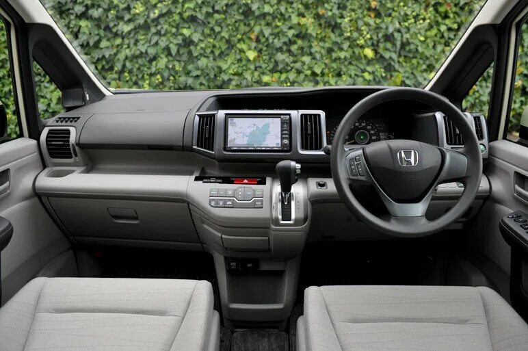 Honda stepwgn 2020. Хонда степвагон сбросить масло. Наклейки хонда степвагон. Хонда степвагон сбросить масло. Honda stepwgn 2020.
