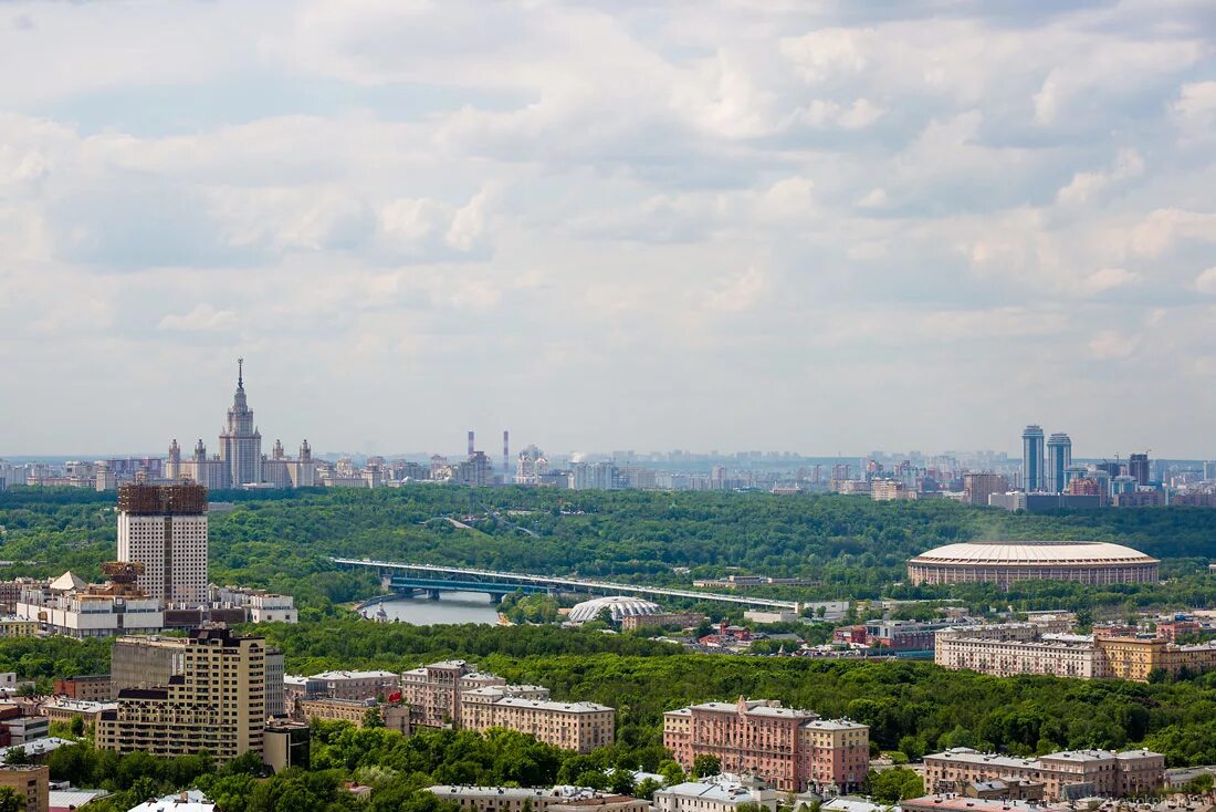 вид на шуховскую башню с воробьевых гор. вид на москва сити с воробьевых гор. башни на воробьевых горах. жк воробьевы горы. башни на воробьевых горах.