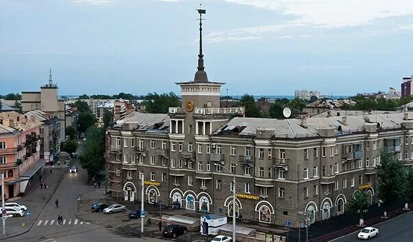 Обратная сторона барнаульского дома "под шпилем"