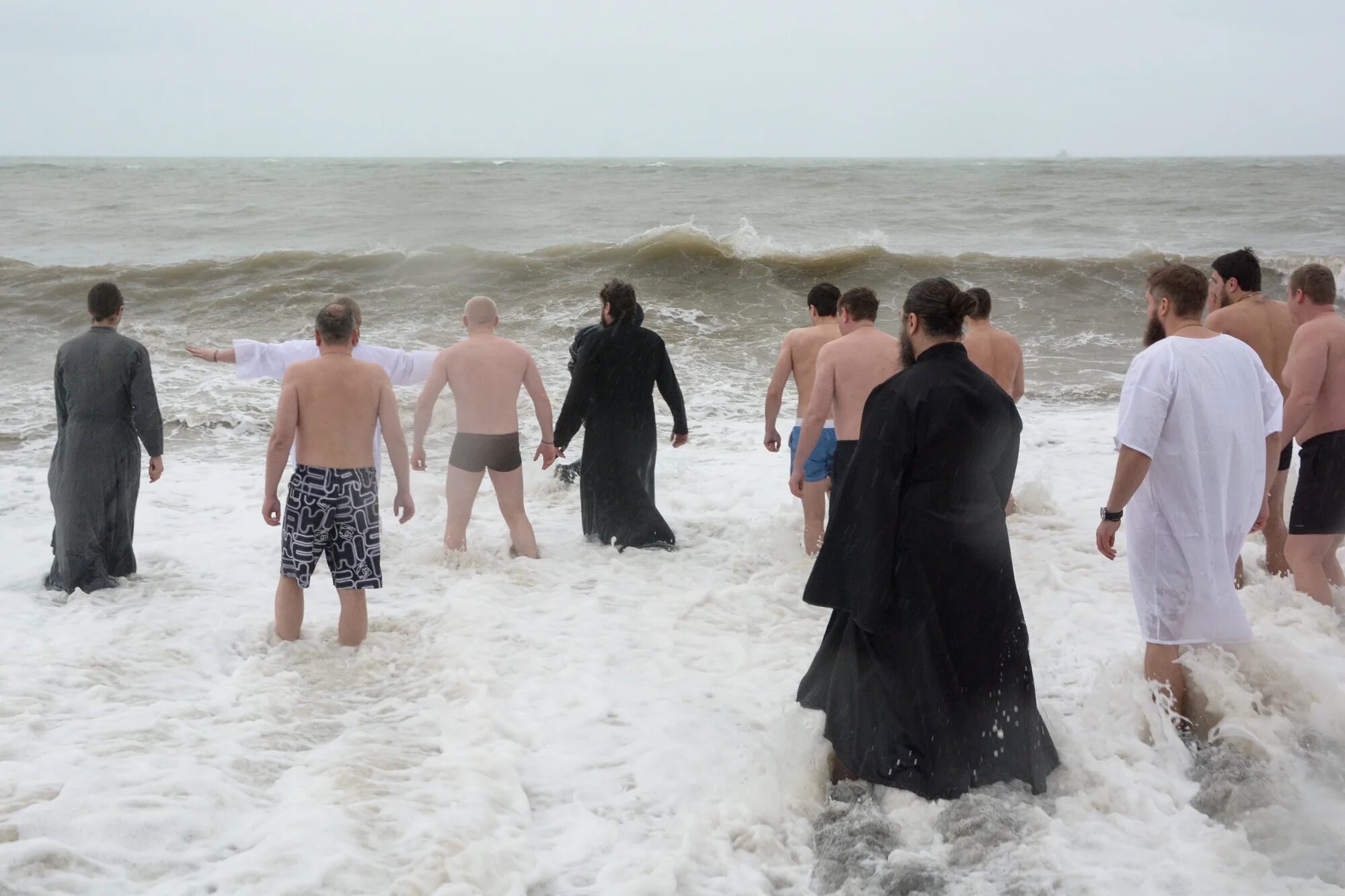 В сочи купаются сейчас. Крещение в сочи. Крещение в сочи. Крещение в сочи. Купель сочи крещение.