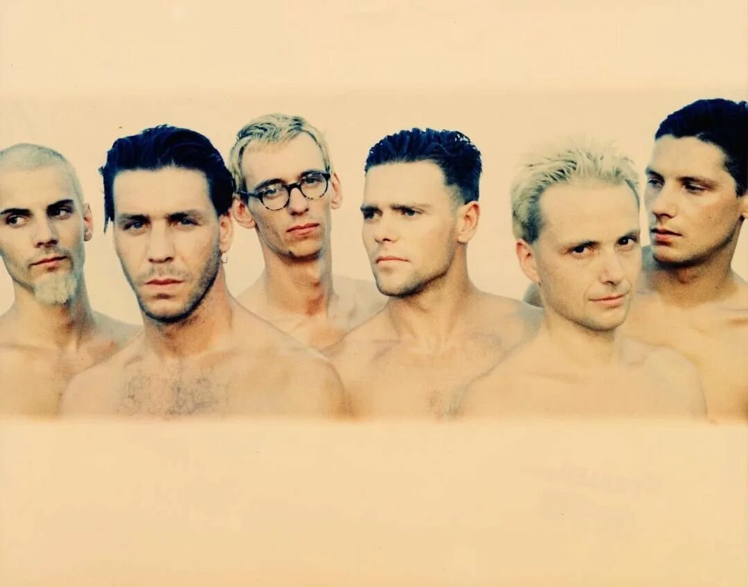 Rammstein 1994. Состав группы раммштайн. Рамштайн группа 1998. Рамштайн возраст участников. Группа rammstein молодые.