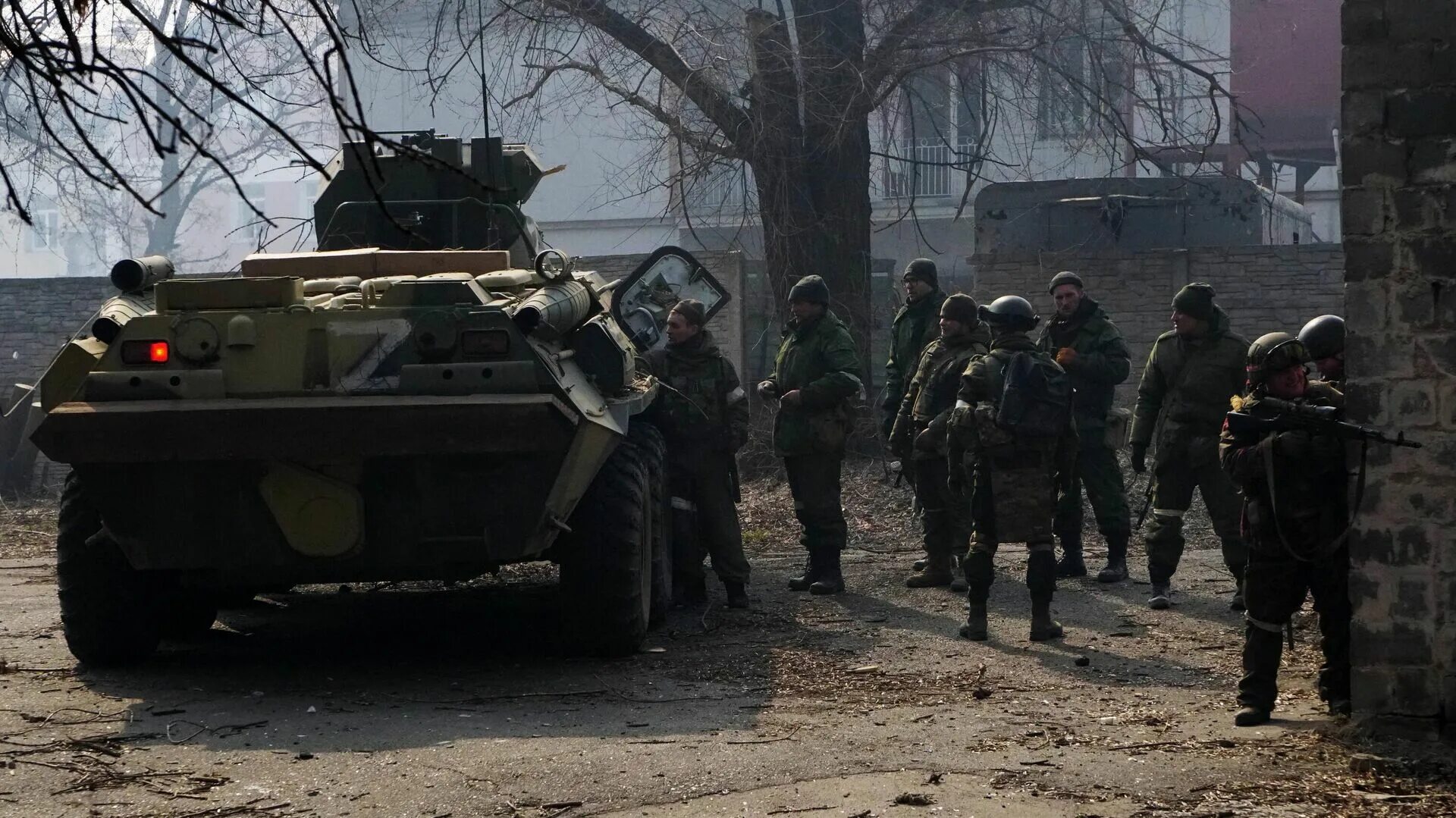 Последний выпуск юрия подоляки сегодня по спецоперации. БТР 82 В Мариуполе. БТР-82а на Украине бои Мариуполе. БТР-82а на Донбассе. Сражение за Мариуполь 2022.