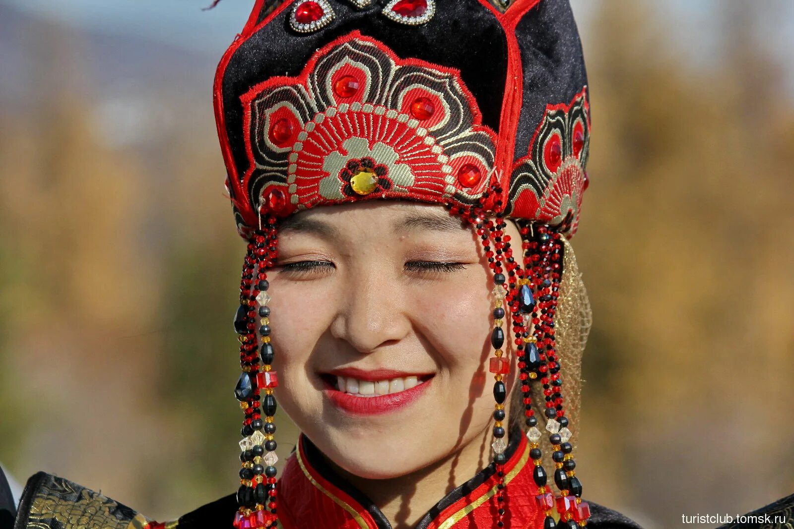 коренные хакасы. хакасы народы сибири. нация россии хакасы. одежда хакас национальная хакасия. коренные хакасы.