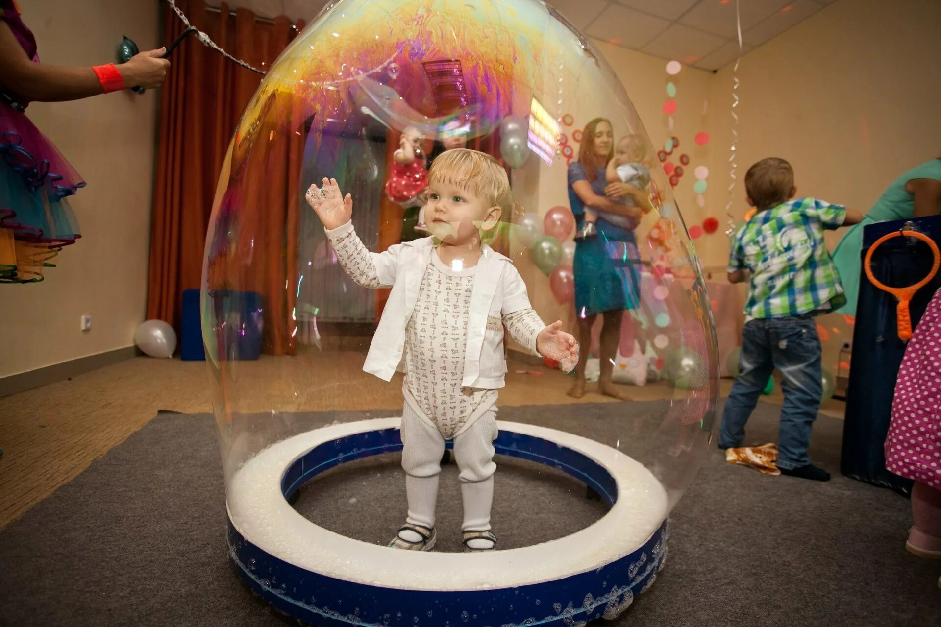 Шоу мыльных пузырей. Шоу мыльных пузырей для детей. Шоу мыльных пузырей на детский праздник. Шоу гигантских мыльных пузырей. Мыльные шоу на день рождения