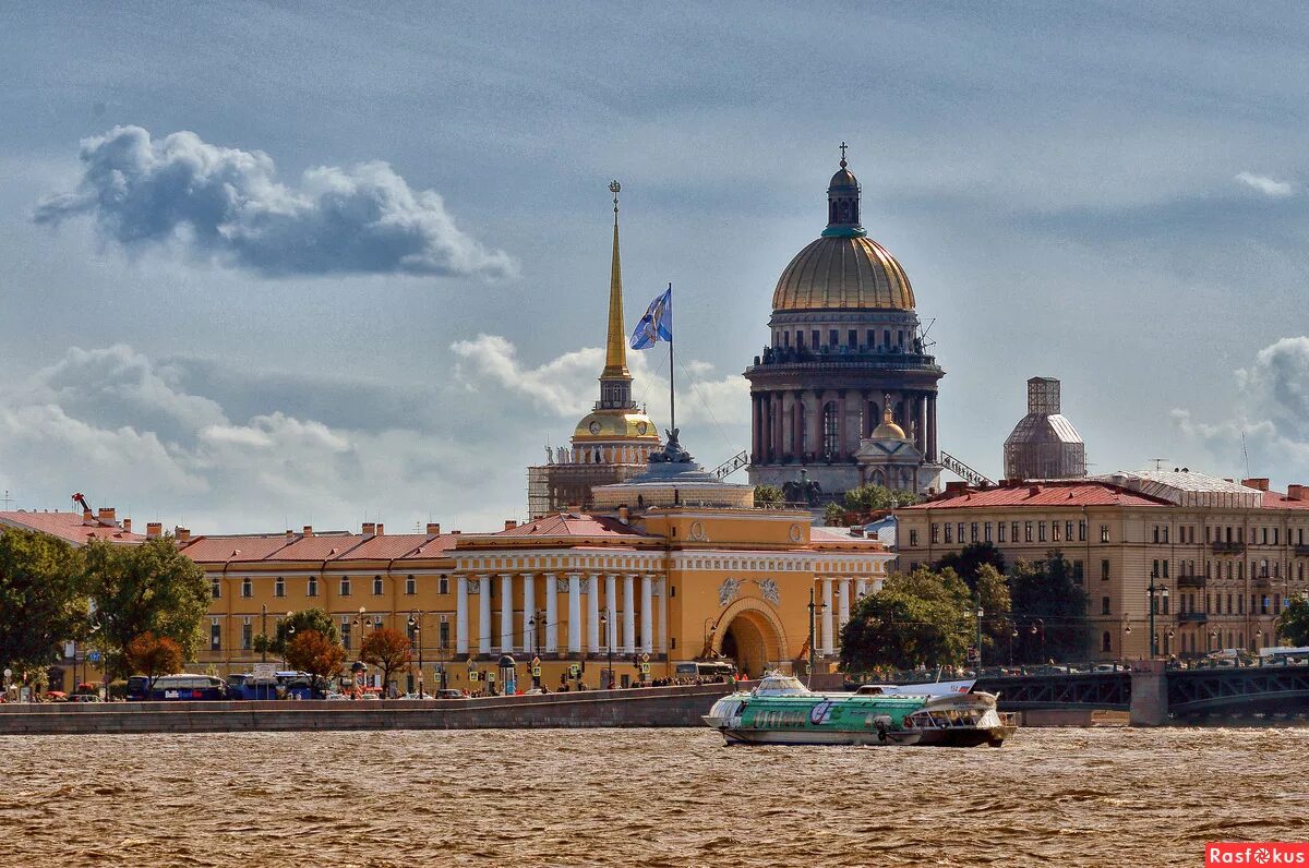 Санкт петербург снят. Город Санкт Петербург. Открыточные виды Санкт-Петербурга. Петербург летом. Санкт-Петербург днем.