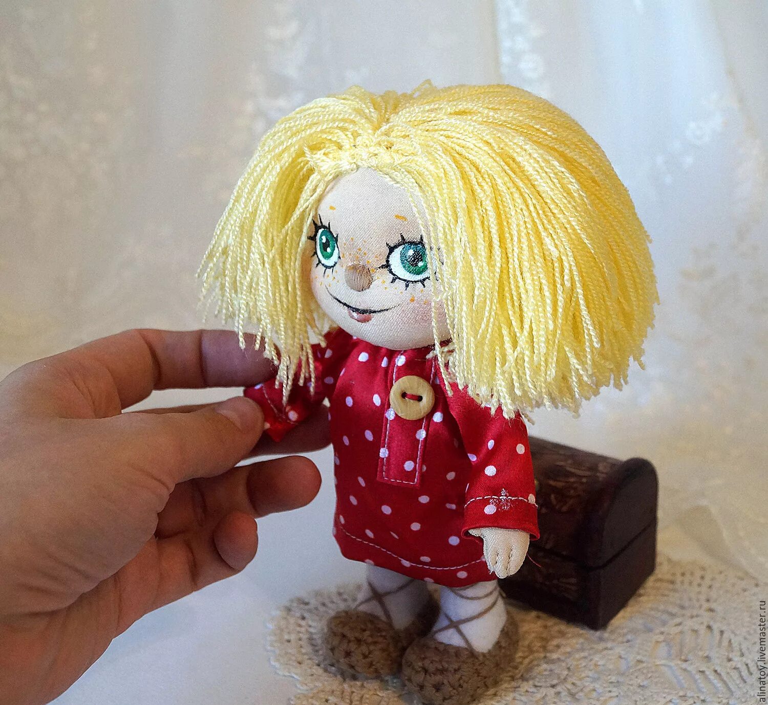 домовёнок кузя. кисть для побелки деревьев, мочальная 93841. домовой с волосами. мочальная кисть из лыка. парик домовенка из пряжи.