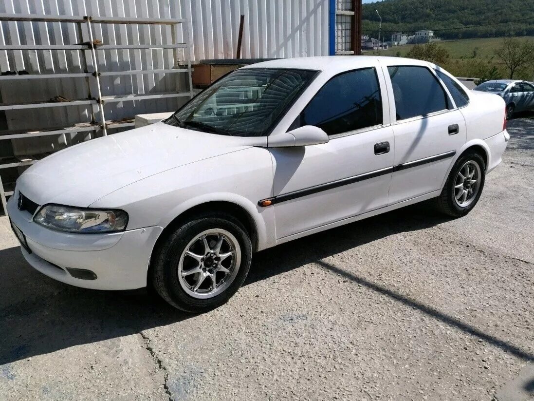 Вектра 98 года. Опель Вектра 1998 белая. Опель Вектра 1998 седан. Opel Vectra 1998. Opel Vectra 1.8 at, 1998.