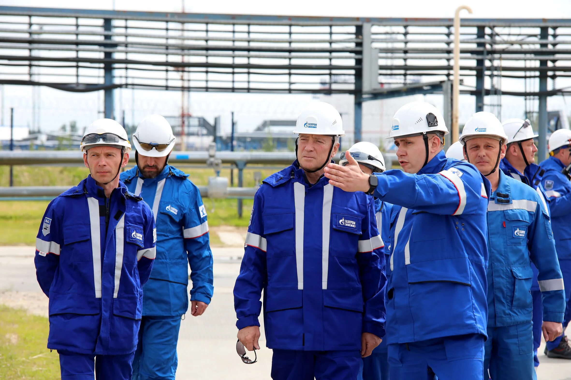 Вахтовый метод. Работа на месторождениях. Оператор по добыче нефти и газа. Студенты на стройке. Самотлорское нефтяное месторождение роснефть.